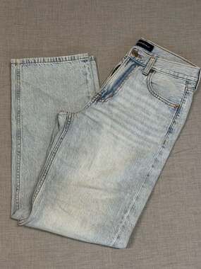 Aéropostale High Rise Baggy Light Wash Denim Jeans